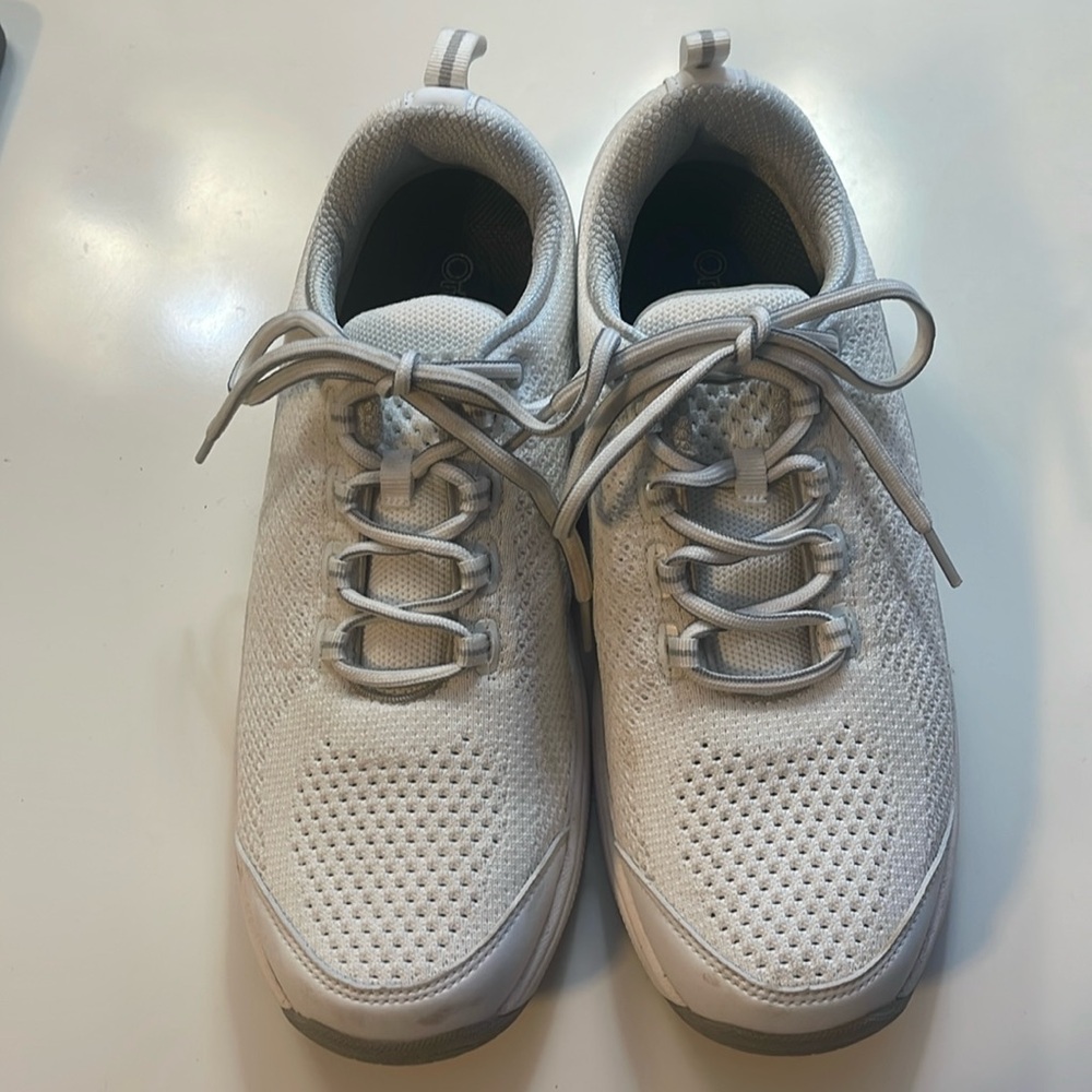 Orthofeet white sneakers
